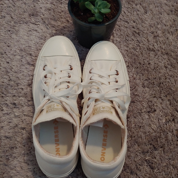 Converse - Picture 3 of 10